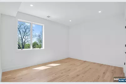 853 Pleasantview Terrace 2 #2, Ridgefield, NJ 07657 - Photo 11