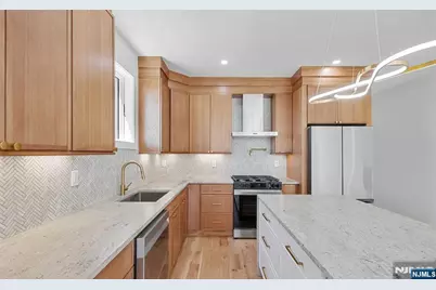853 Pleasantview Terrace 2 #2, Ridgefield, NJ 07657 - Photo 9