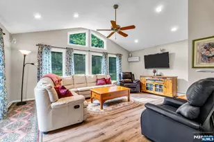 34 Salrit Ave, Waldwick, NJ 07463 - Photo 9