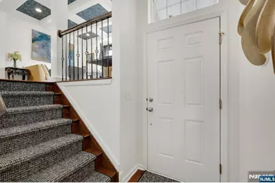 5 Creekside Court, Secaucus, NJ 07094 - Photo 5