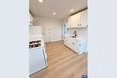 536 Lake Avenue, Lyndhurst Township, NJ 07071 - Photo 7