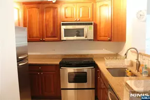 6104 City Pl, Edgewater, NJ 07020 - Photo 7