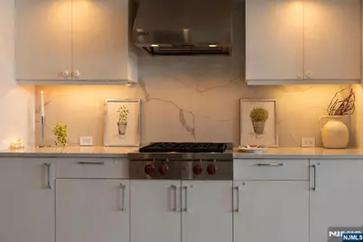 9 Somerset Lane 410 #410, Edgewater, NJ 07020 - Photo 3