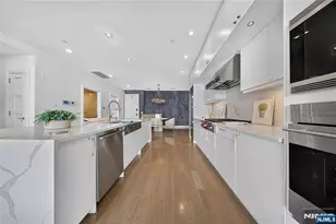 9 Somerset Ln 410, Edgewater, NJ 07020 - Photo 11