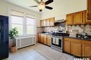 746 Kingsland 2nd Fl, Ridgefield, NJ 07657 - Photo 3