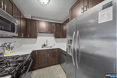 2000 Linwood Avenue 12N #12N, Fort Lee, NJ 07024 - Photo 7