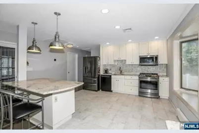 294 Continental Avenue, River Edge, NJ 07661 - Photo 5