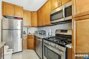 2077 Center Ave 7E, Fort Lee, NJ 07024 - Photo 9