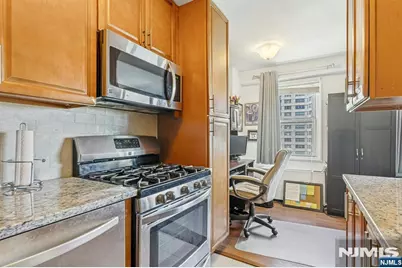 2077 Center Avenue 7E #7E, Fort Lee, NJ 07024 - Photo 11