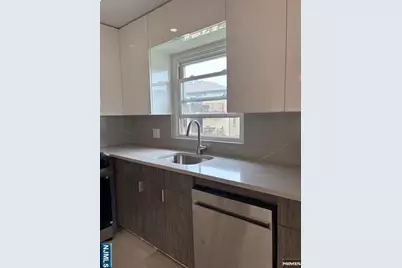 1149 Inwood Terrace 2nd Floor #2nd floor, Fort Lee, NJ 07024 - Photo 3