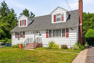 33 Prospect St, Paramus, NJ 07652 - Photo 3