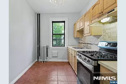 303 Hamilton Place A4 #A4, Hackensack, NJ 07601 - Photo 11