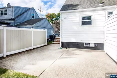 218 Hickory Avenue, Bergenfield, NJ 07621 - Photo 23