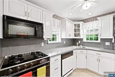 688 Bogert Road, River Edge, NJ 07661 - Photo 15