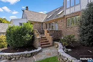 7 Christopher Pl, Saddle River, NJ 07458 - Photo 9