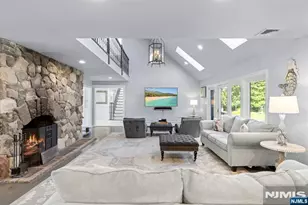 7 Christopher Pl, Saddle River, NJ 07458 - Photo 15