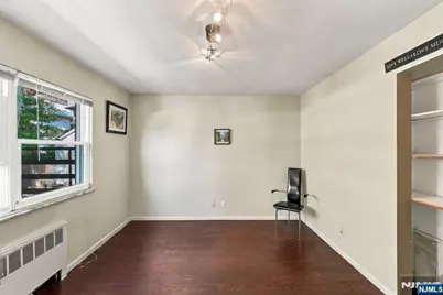 201 Oakdene Place E2 #E2, Cliffside Park, NJ 07010 - Photo 11