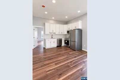 Anderson Anderson 3 #3, Cliffside Park, NJ 07010 - Photo 3