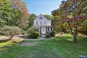 978 Franklin Turnpike, Allendale, NJ 07401 - Photo 1