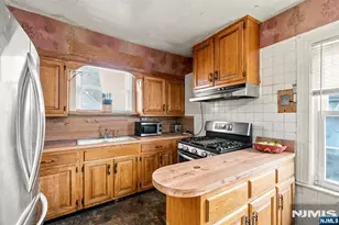 44 Vanderbeck Pl, Hackensack, NJ 07601 - Photo 9
