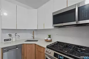 110 Maple 1, Weehawken, NJ 07086 - Photo 15
