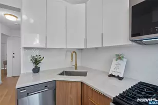 110 Maple 2, Weehawken, NJ 07086 - Photo 15