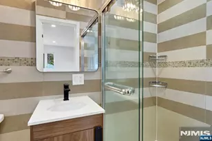 11 Raymond St, Englewood Cliffs, NJ 07632 - Photo 21