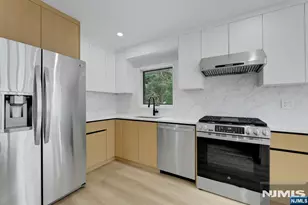 11 Raymond St, Englewood Cliffs, NJ 07632 - Photo 13