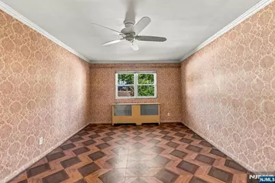 201 Oakdene Place E2 #E2, Cliffside Park, NJ 07010 - Photo 17