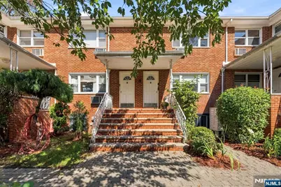 201 Oakdene Place E2 #E2, Cliffside Park, NJ 07010 - Photo 1