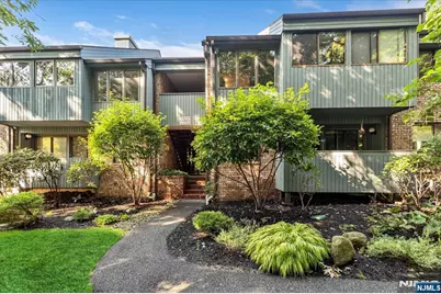 132 Indian Hollow Court, Mahwah, NJ 07430 - Photo 3