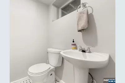 1070 Cumbermeade Road, Fort Lee, NJ 07024 - Photo 15