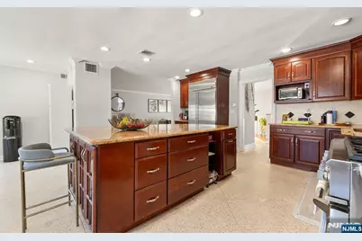 1070 Cumbermeade Road, Fort Lee, NJ 07024 - Photo 5