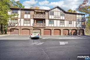 1714 Faulkner Ct 1714, Mahwah, NJ 07430 - Photo 3