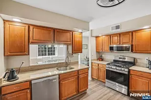1714 Faulkner Ct 1714, Mahwah, NJ 07430 - Photo 17