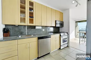 4 Horizon Road 1027, Fort Lee, NJ 07024 - Photo 5