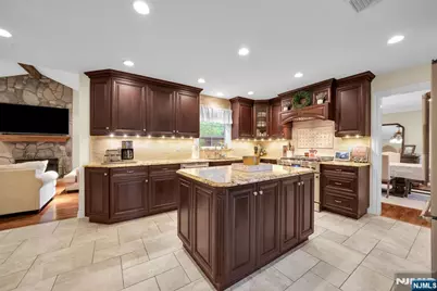 398 James Woods Court, New Milford, NJ 07646 - Photo 11