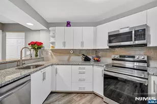 1486 Westgate Dr, Fort Lee, NJ 07024 - Photo 17