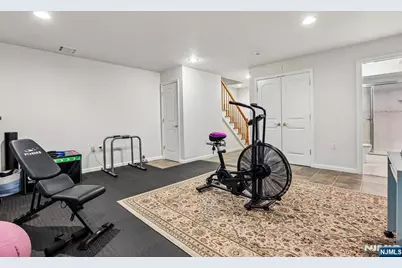 696 West End Avenue 2 #2, Cliffside Park, NJ 07010 - Photo 35