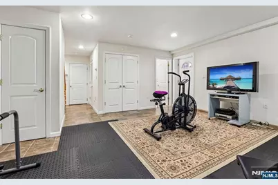 696 West End Avenue 2 #2, Cliffside Park, NJ 07010 - Photo 33