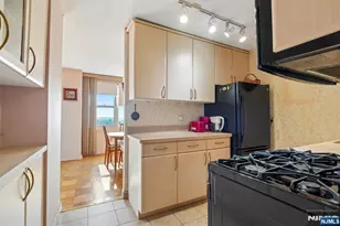 555 North Ave 10-G, Fort Lee, NJ 07024 - Photo 9