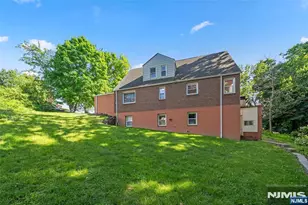 553 Ray Ave, Ridgefield, NJ 07657 - Photo 27