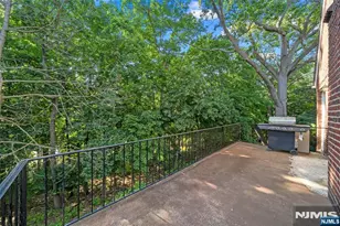 553 Ray Ave, Ridgefield, NJ 07657 - Photo 25
