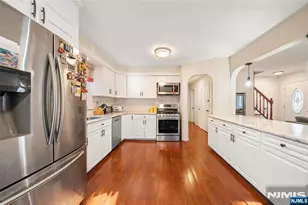 553 Ray Ave, Ridgefield, NJ 07657 - Photo 9