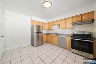 201 Oakdene Pl C2, Cliffside Park, NJ 07010 - Photo 7