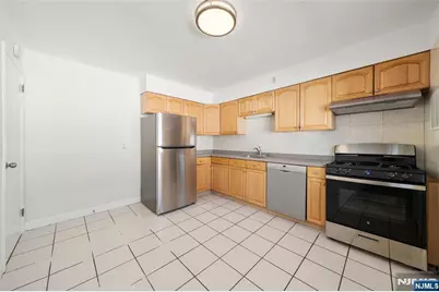 201 Oakdene Place C2 #C2, Cliffside Park, NJ 07010 - Photo 7