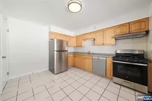 201 Oakdene Pl C2, Cliffside Park, NJ 07010 - Photo 7