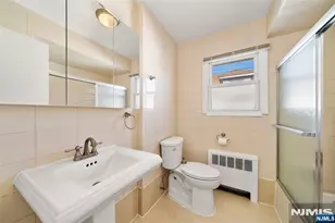 201 Oakdene Pl C2, Cliffside Park, NJ 07010 - Photo 11