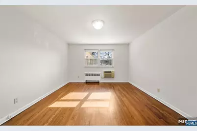 201 Oakdene Place C2 #C2, Cliffside Park, NJ 07010 - Photo 9
