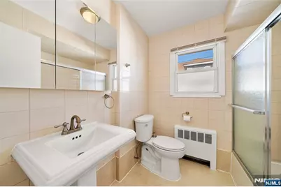 201 Oakdene Place C2 #C2, Cliffside Park, NJ 07010 - Photo 11